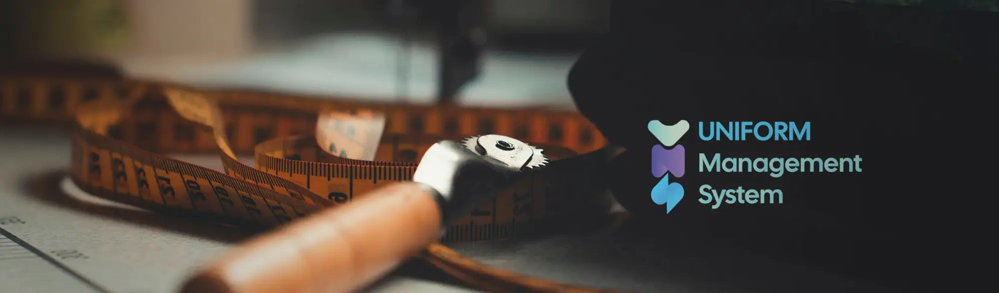 Ladies chino tailor’s measuring tape with wooden handle in UPortal DayDream collection