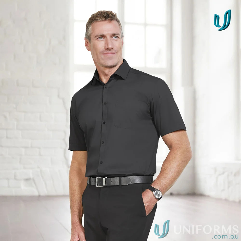 Man in black Bentleigh SS Shirt with modern narrow collar, perfect for Monaco short looks