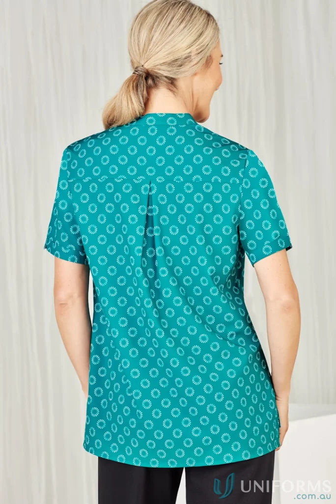 Woman wearing Bizcare women’s daisy print tunic with easy stretch daisy fabric