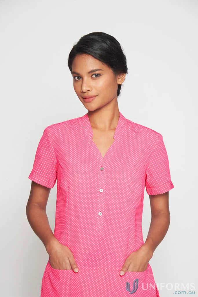 City Collection workwear: woman in bright pink City Stretch Spot Tunic with dotted pattern