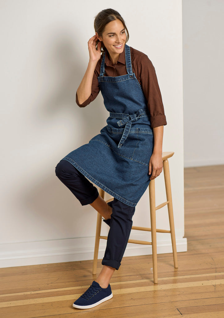 Clout apron in blue denim with tied waistband and front pockets