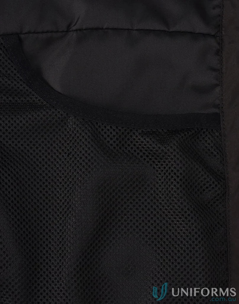 Black mesh pocket on Winning Spirit Ladies 3D Cut Sustainable Insulated Puffer jacket