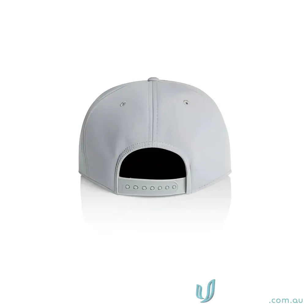 Light gray mid-profile baseball cap made of recycled polyester with fleece lining and snapback closure
