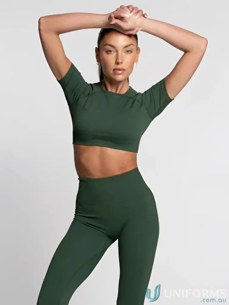 Green seamless tee with round neck and matching leggings set for workout uniforms
