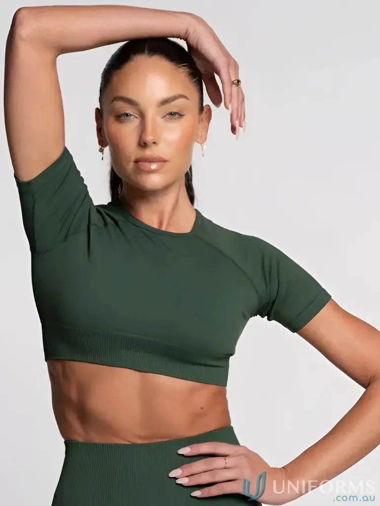 Green seamless tee with round neck, perfect for athletic uniforms and workouts