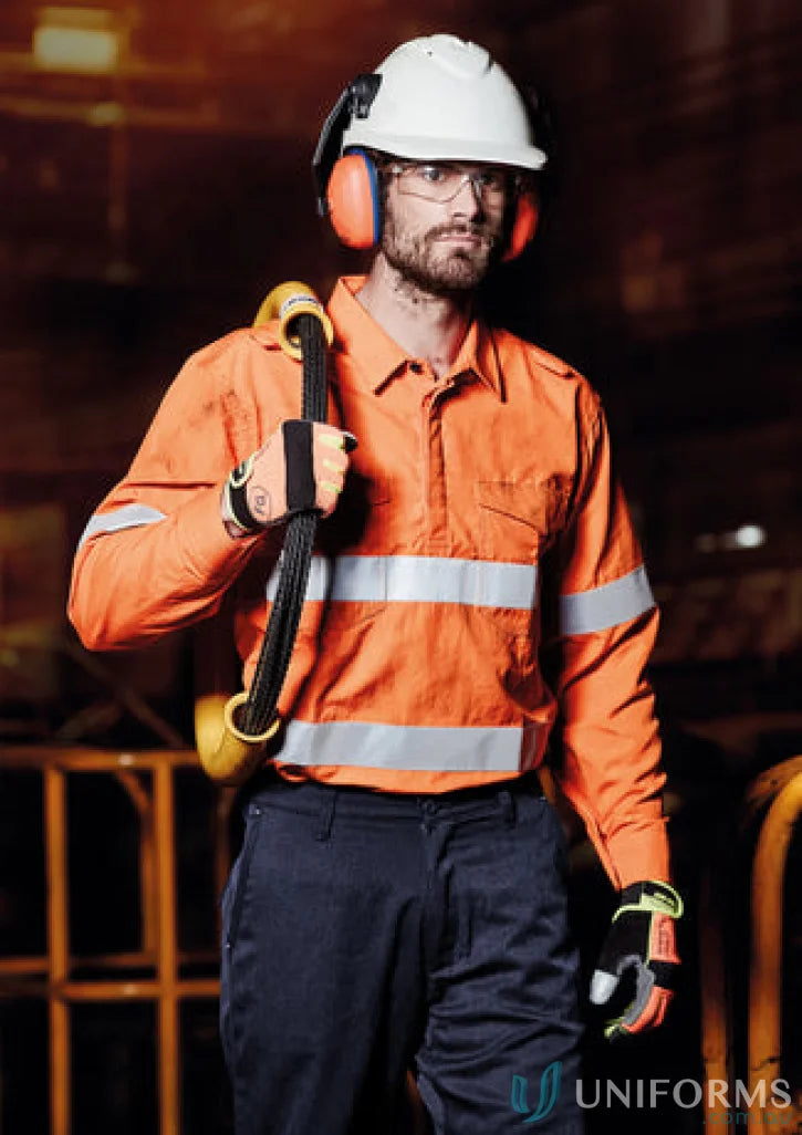 Construction worker in Syzmik Fire Armour zw134 fr shirt with taped inherent fr protection