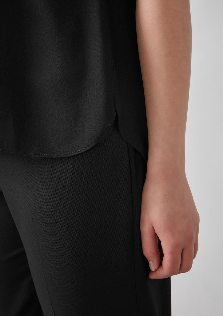 Biz collection Evelyn short sleeve blouse back in black sleeveless flowing fabric