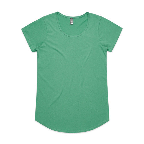 Green scoop neck t-shirt with short sleeves and a relaxed fit.