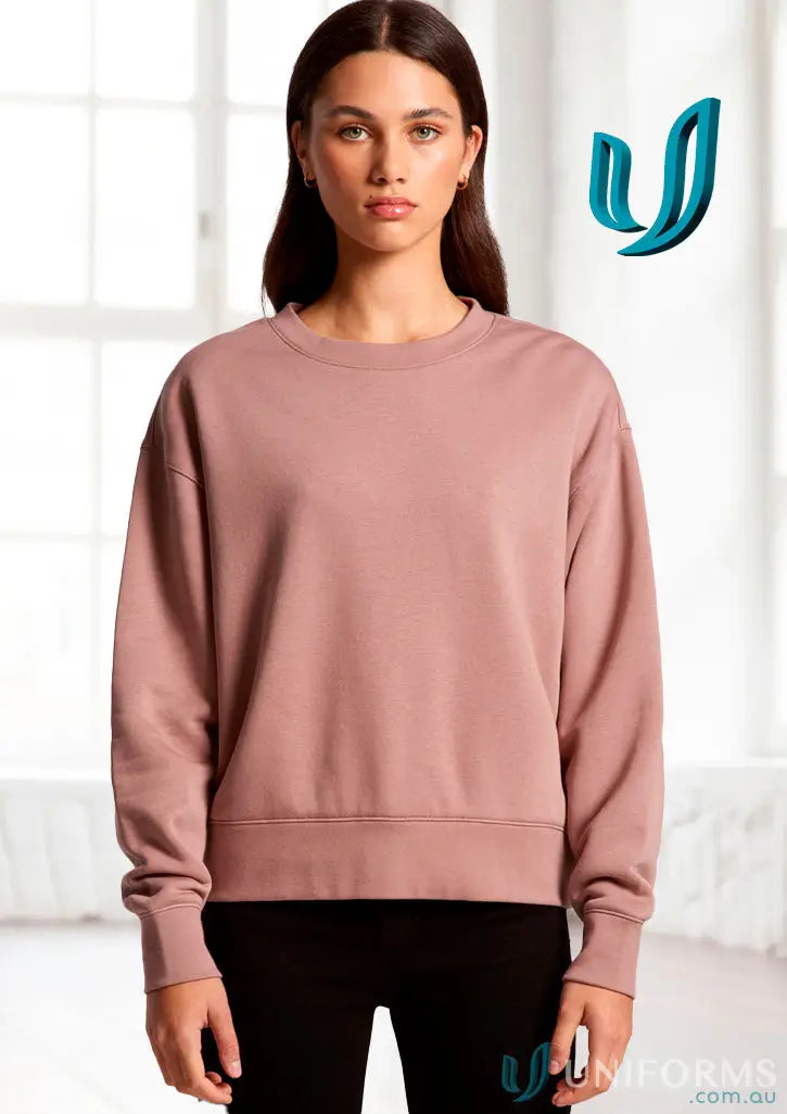 Woman wearing Wo’s Relax Crew mauve crewneck sweatshirt in relaxed fit style