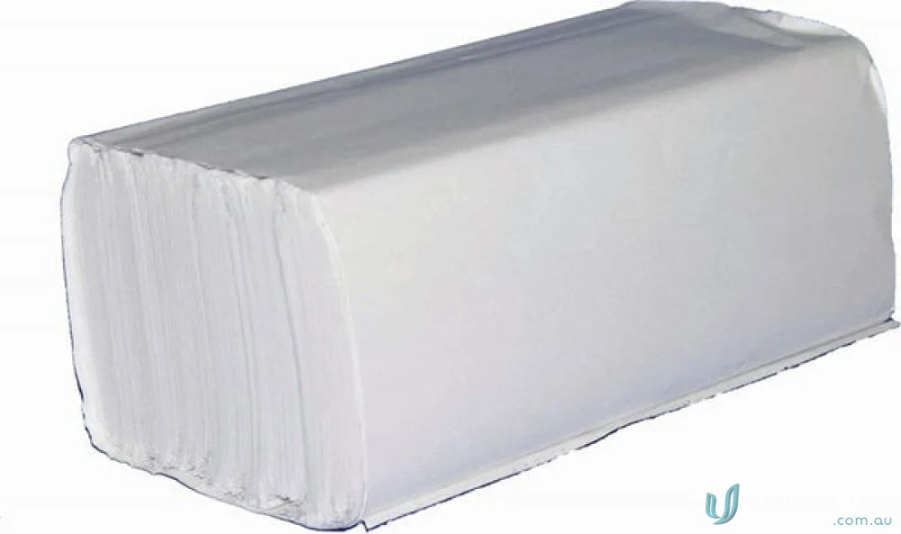 Stack of white paper towels for workwear and uniforms cleaning 1pk Maxisafe ELS466