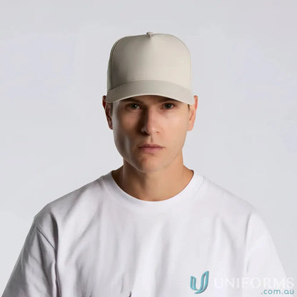 Man wearing a beige Frame Nylon Cap with curved peak and white tee