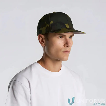 Person wearing high-profile cotton snapback with flat peak in colour stock camo style