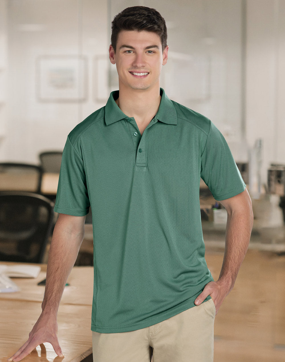 Breathable bamboo charcoal polo in green with short sleeves and collar