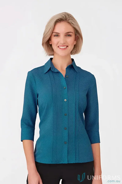 Woman in City Stretch Spot 3QTR Shirt with natural stretch and easy care for uniforms