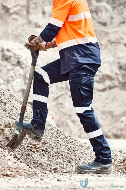 High-visibility men’s essential stretch taped cargo pants with bio motion config