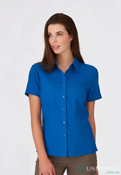 Woman in royal blue Ezylin Ladies S/S Shirt workwear for large sizes