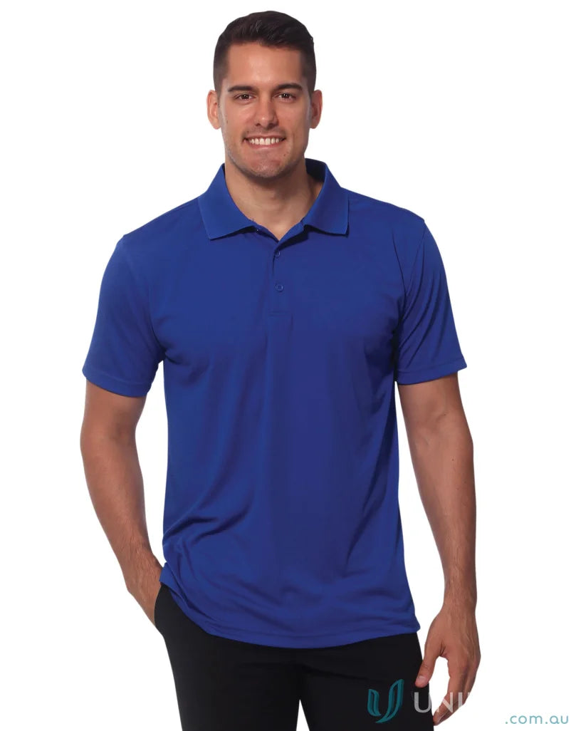 Man wearing Winning Spirit ICON CoolDry textured polo shirt, perfect workwear solution