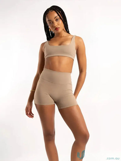 Tan athletic bra and shorts set featuring invisible scrunch detail from Invicible Scrunch Latte Shorts