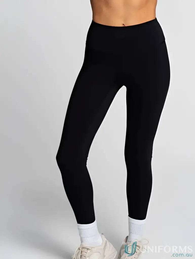 Invisible Scrunch Onyx Leggings paired with white socks and sneakers for casual wear