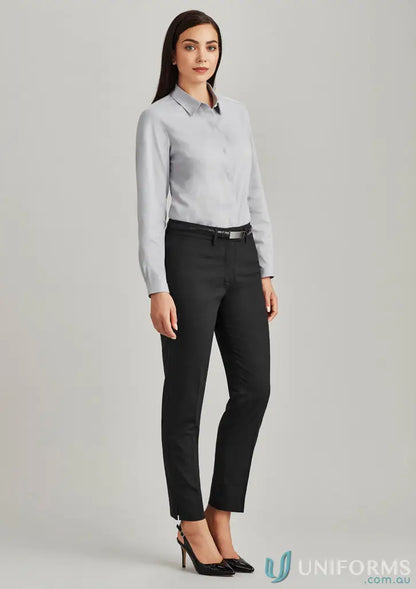 Stylish professional women’s outfit with IOP Comfort Wool Slim Leg Pant in wool stretch