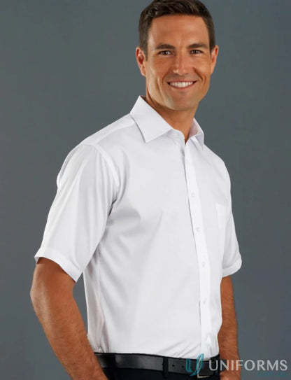 Smiling man in Keval Poplin SS Shirt, style 201-jk, men’s short sleeve poplin shirt