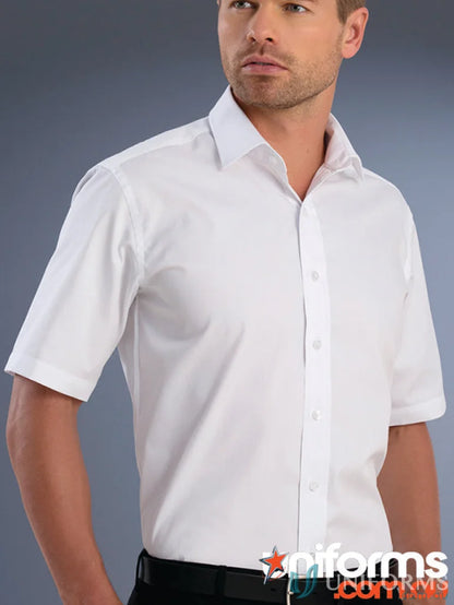 Keval Men’s Slim Short Sleeve Pinpoint Oxford Shirt on male model