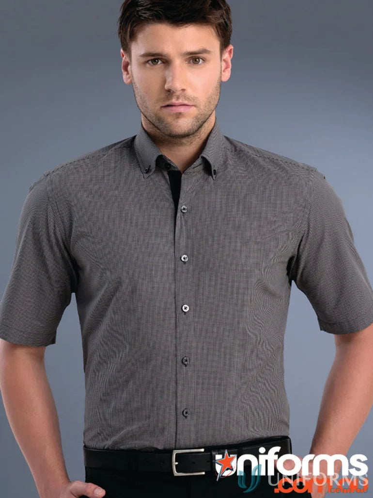 Man wearing 875-jk Keval men’s slim fit short-sleeve small check shirt