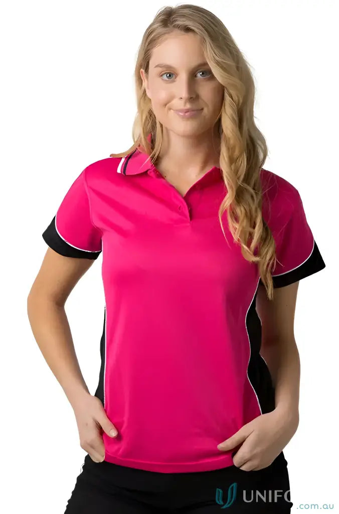 Lady wearing Ladies Auburn Polo in pink and black with loose pocket for feeling fresh