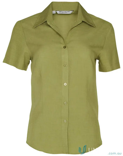 Green short-sleeved Winning Spirit Ladies CoolDry Health Shirt for staying cool