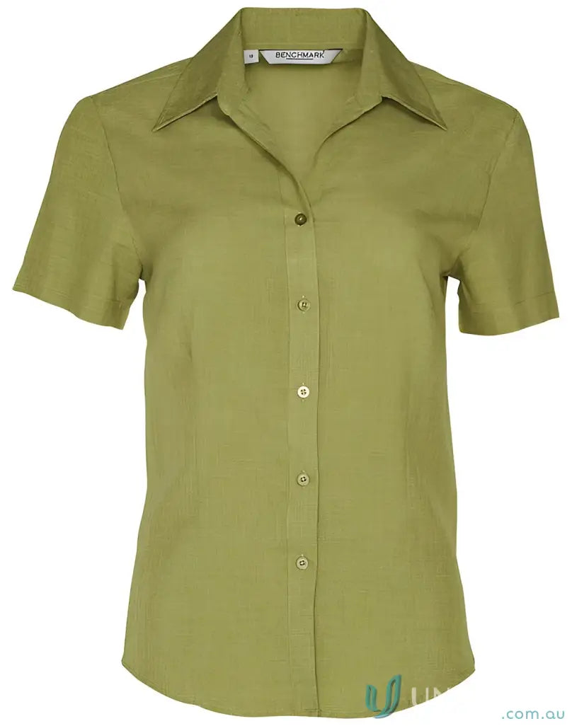 Green short-sleeved Winning Spirit Ladies CoolDry Health Shirt for staying cool