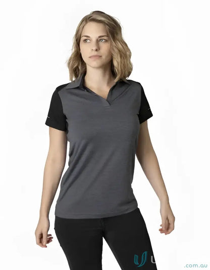 Women’s two-tone short-sleeved polo shirt with shoulder panels and CoolDry moisture management
