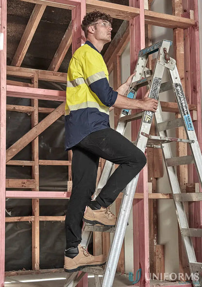 Construction worker climbing ladder in Mens Lightweight Outdoor Pant with large cargo pocket for ultimate comfort