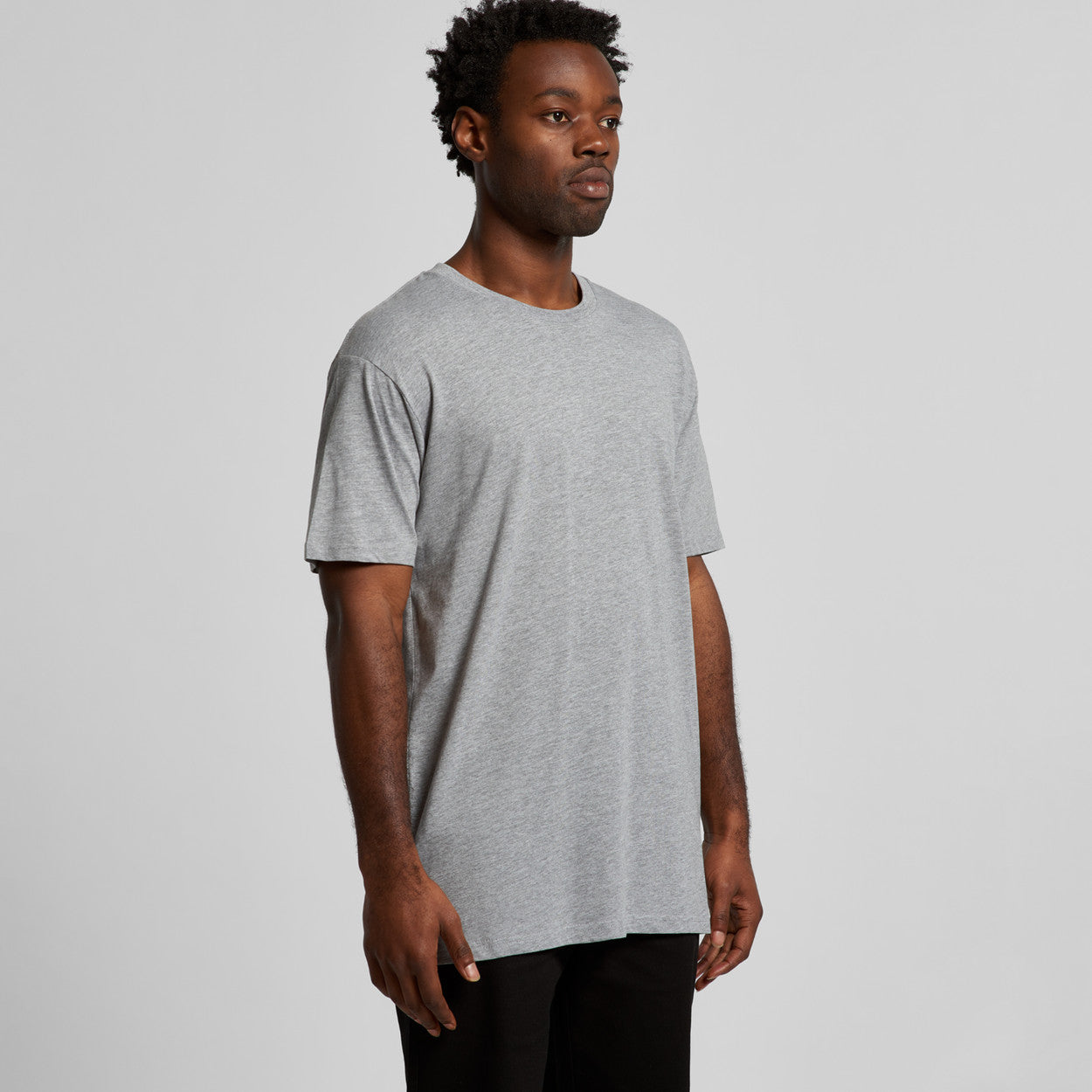 Light gray textured men’s lightweight basic tee with crew neck