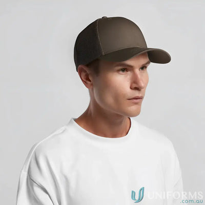 Man in olive green trucker cap made of recycled polyester with shallow curve