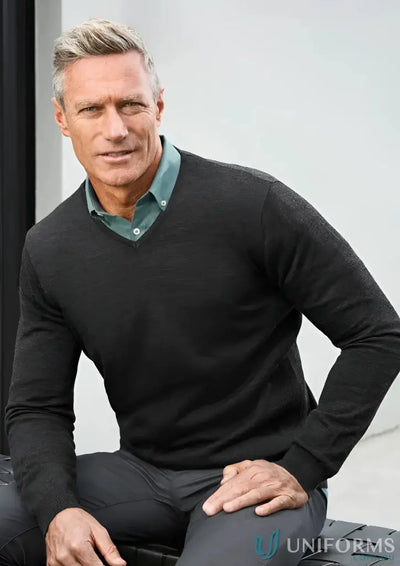 Man wearing Roma Knit Pullover in merino wool from the Roma Knit collection