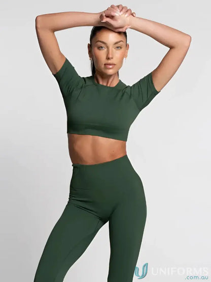 Green seamless tee with round neck and matching leggings set for workout uniforms