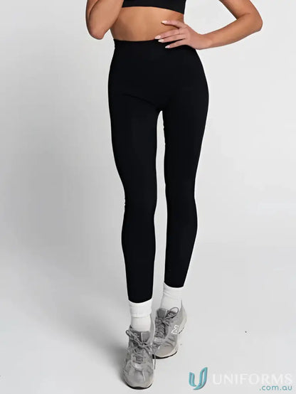 Black high-waisted leggings from Seamless Invicible Scrunch Onyx collection, perfect for work uniforms
