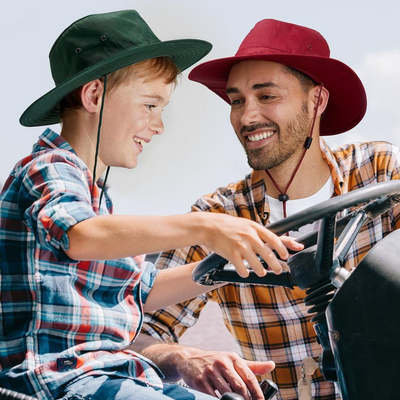 H1026 slouch hats in green and red with break-away clips for sun protection