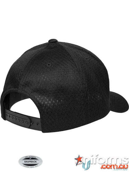 Black mesh snapback cap perfect for sports, sports mesh gear, and team uniforms