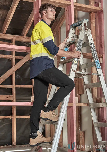 Construction worker climbing ladder in Syzmik Men’s Rugged Workwear Shirt with Vis Segmented Tape