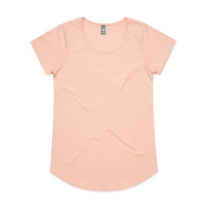 Peach-colored t-shirt with a scoop neckline and short sleeves, made of soft cotton.