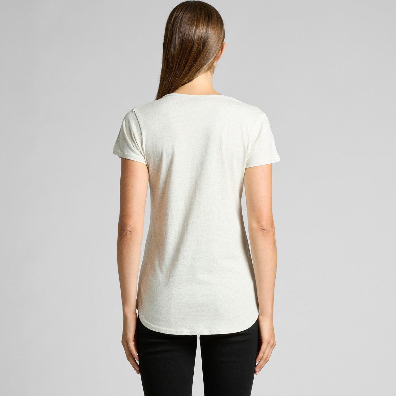 White short-sleeved t-shirt with a v-neck and ribbed cuffs, made of cotton.