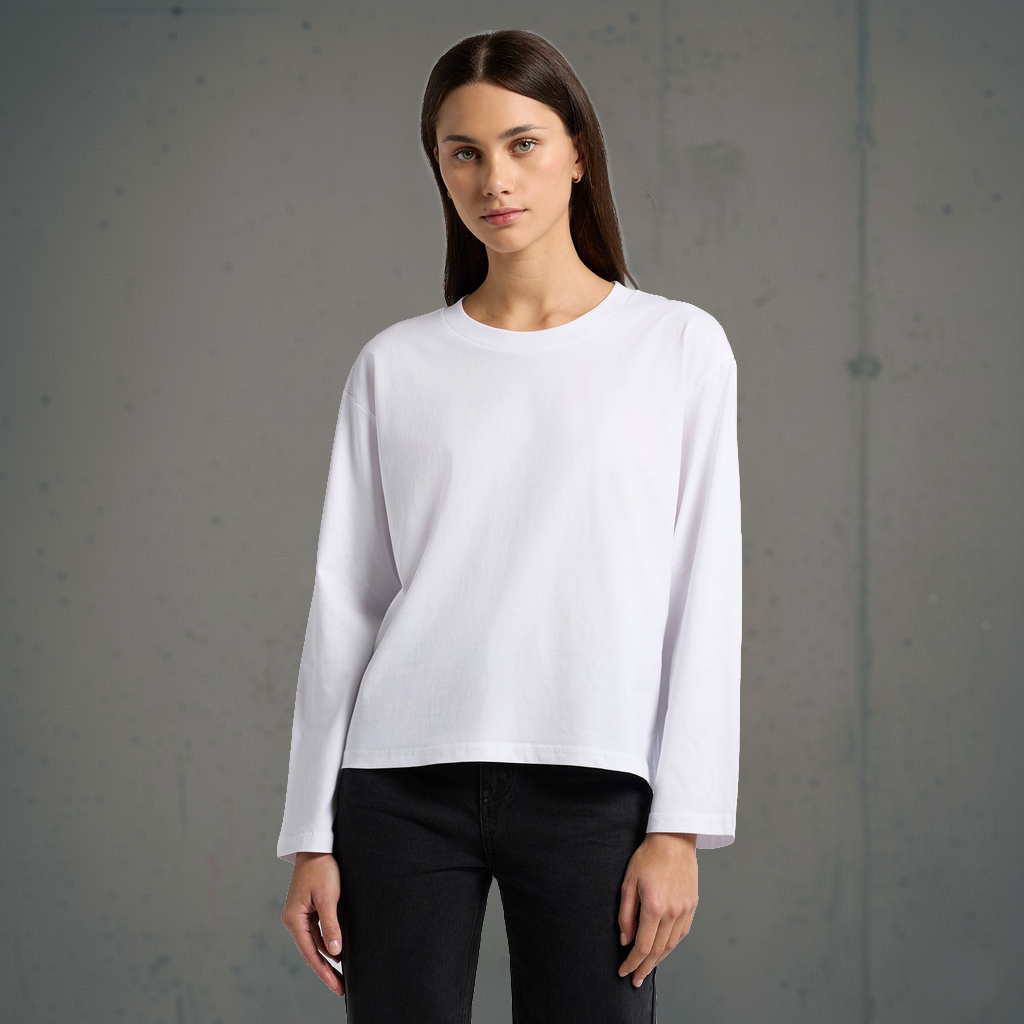 White long-sleeved shirt with a relaxed fit and round neckline.