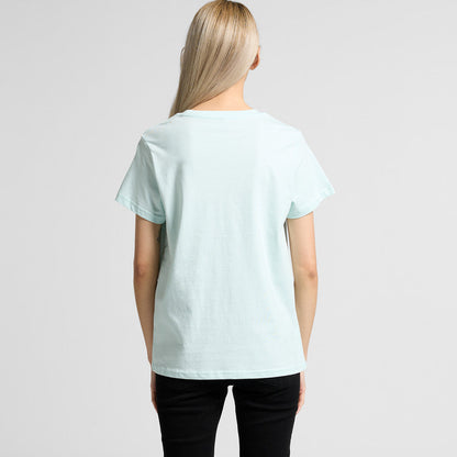 Mint green short-sleeved women’s versatile maple tee with minimalist design