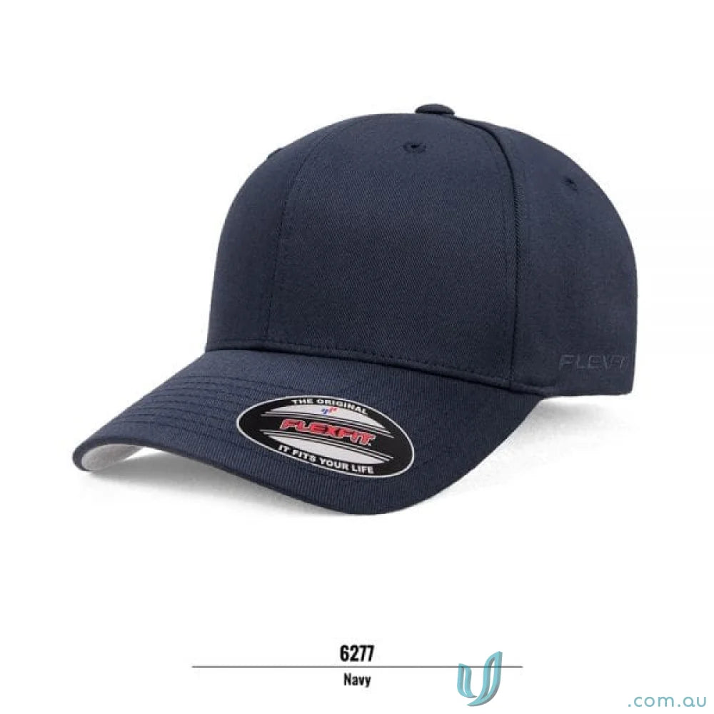 Navy blue fitted baseball cap with flexfit technology and athletic shape silver details