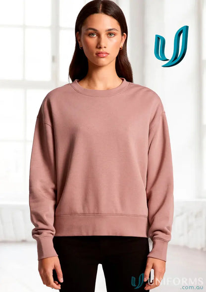 Woman wearing Wo’s Relax Crew mauve crewneck sweatshirt in relaxed fit style