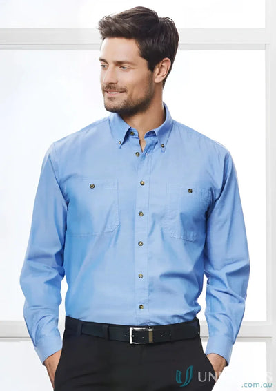 Man wearing a wrinkle free chambray shirt with tortoise shell buttons