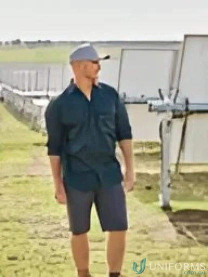 Man in X Airflo Stretch Ripstop Vented Cargo Short showcasing airflow™ stretch ripstop fabric